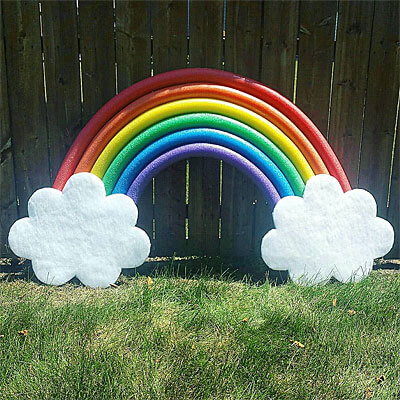 pool-noodle-rainbow door Amy Greathead