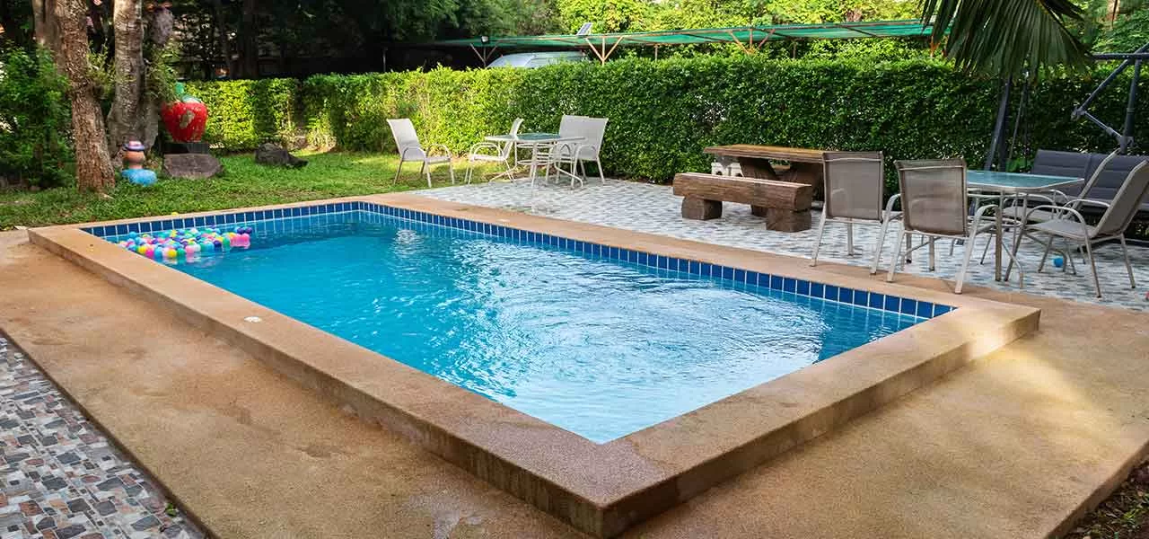 pool with raised edges