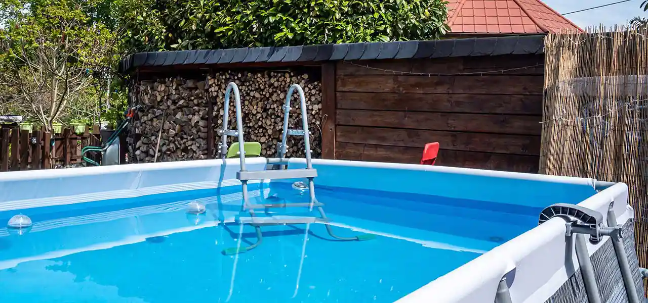 Split underwater view of a chlorine floater dispenser in a pool Stock Photo