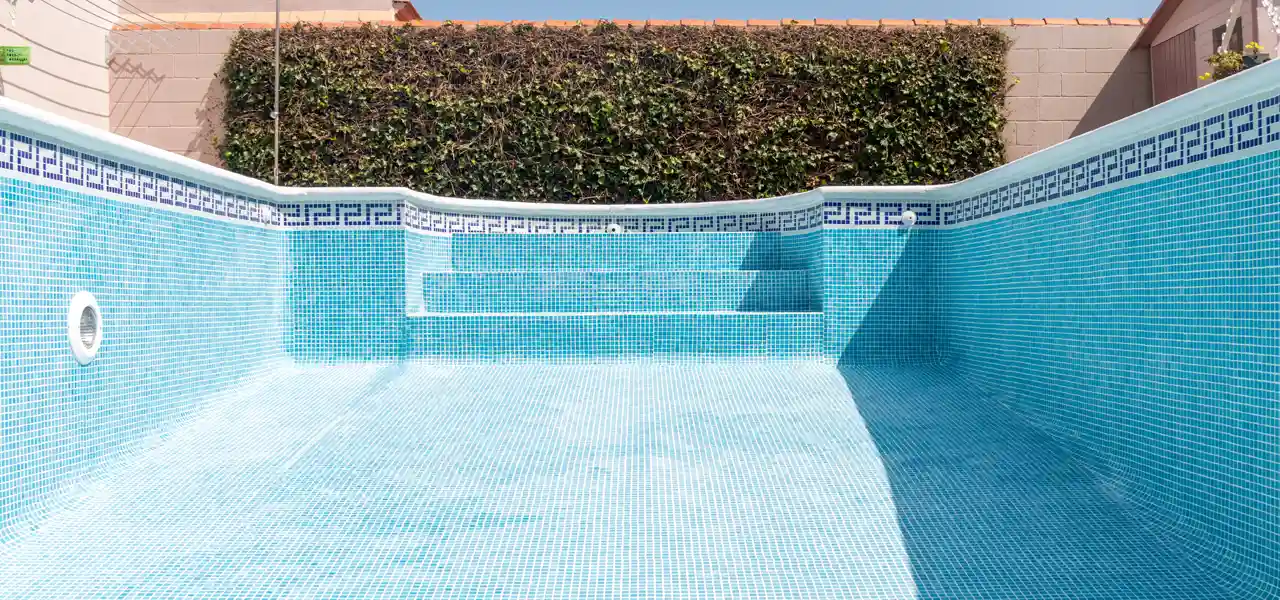 When is the Best Time of Year to Drain and Refill a Pool?thumbnail image.