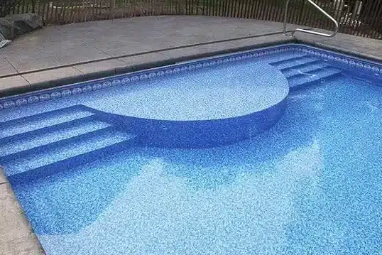 Step and ledge in vinyl pool